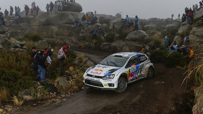 O Jari-Matti Latvala, οδήγησε για 2η φορά φέτος το Polo R του στην κορυφή, κρατώντας ανοικτή την υπόθεση Τίτλος, με το προβάδισμα του Ogier, βέβαια, να είναι σημαντικό.